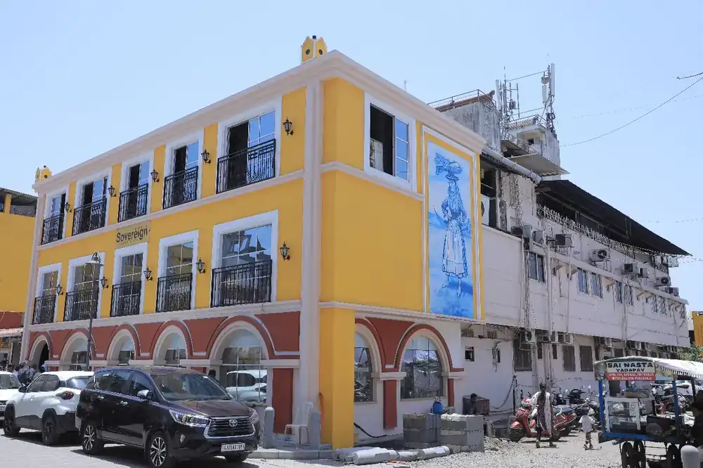Hotel Sovereign on Sea Face Road