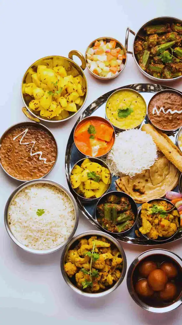 Thalis and dishes at Kasumbo and Pithora